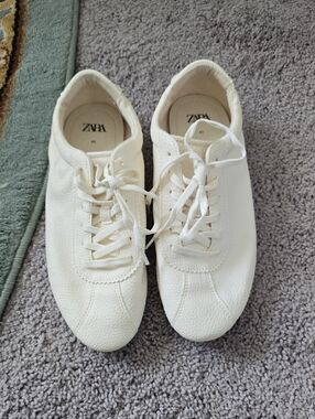 Zara Cream Textured Lace-Up Sneakers